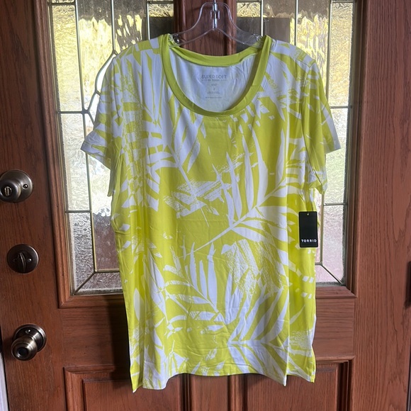 torrid Tops - TORRID PLUS SIZE SUPER SOFT PERFECT TEE: GREEN/WHITE TROPICAL: NWT: SZ 2